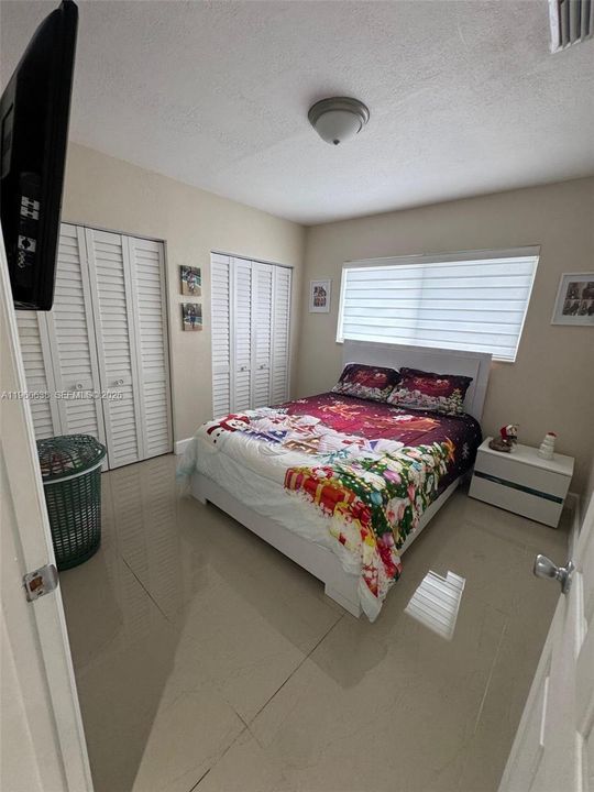Recently Rented: $4,000 (3 beds, 2 baths, 1000 Square Feet)