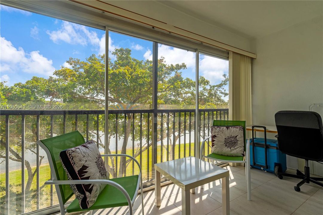 Activo con contrato: $208,000 (2 camas, 2 baños, 1207 Pies cuadrados)