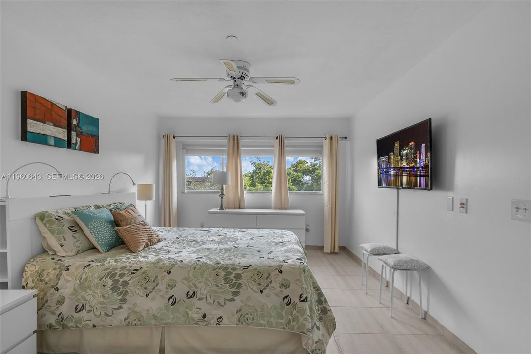 Activo con contrato: $208,000 (2 camas, 2 baños, 1207 Pies cuadrados)