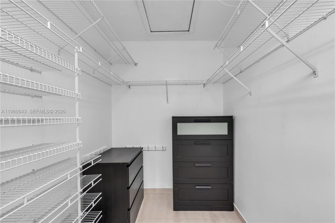 Activo con contrato: $208,000 (2 camas, 2 baños, 1207 Pies cuadrados)