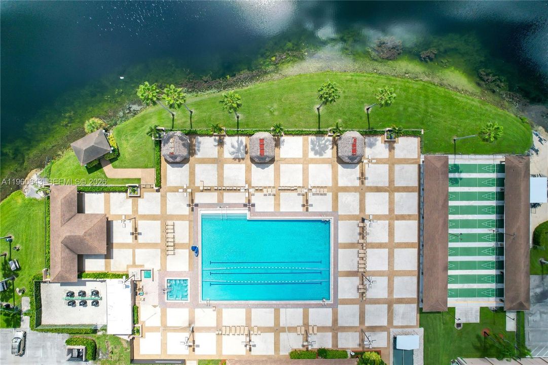 Activo con contrato: $208,000 (2 camas, 2 baños, 1207 Pies cuadrados)