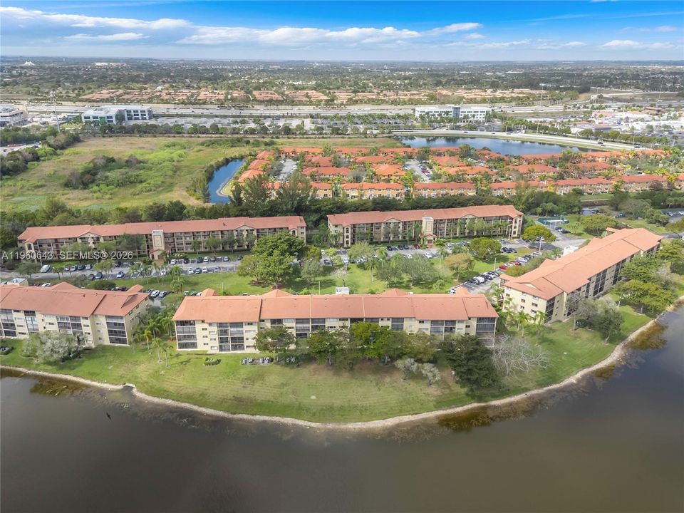 Activo con contrato: $208,000 (2 camas, 2 baños, 1207 Pies cuadrados)