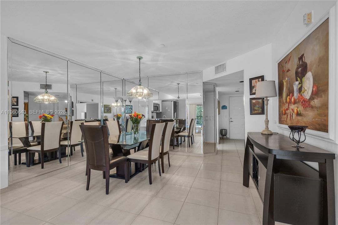Activo con contrato: $208,000 (2 camas, 2 baños, 1207 Pies cuadrados)