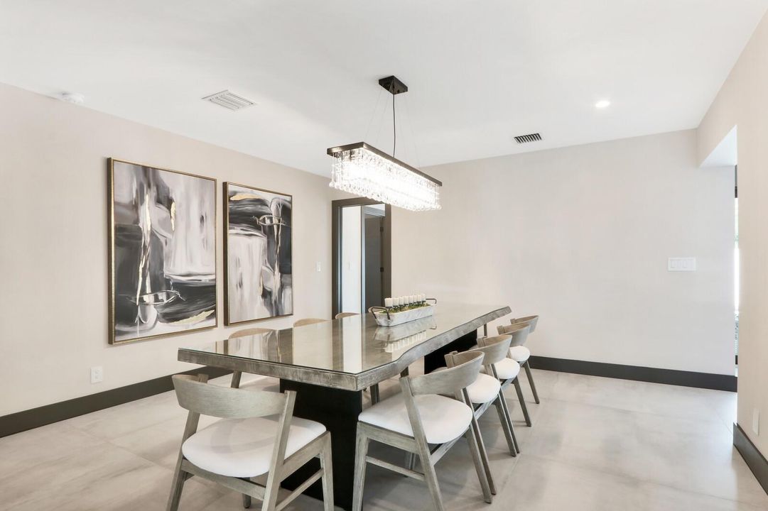 Spacious Dining area