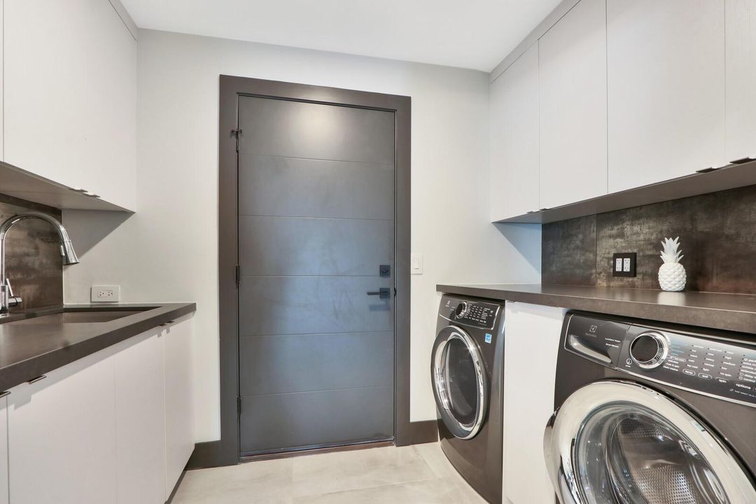 Fully equipped laundry area