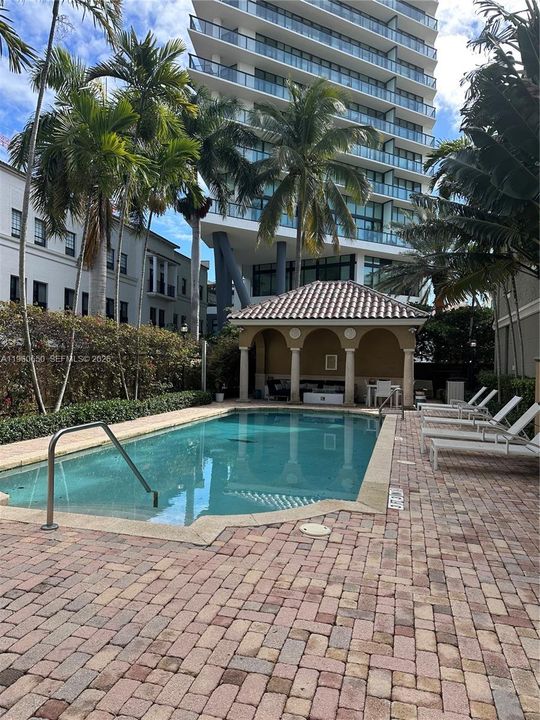 Recently Sold: $1,050,000 (3 beds, 3 baths, 1890 Square Feet)