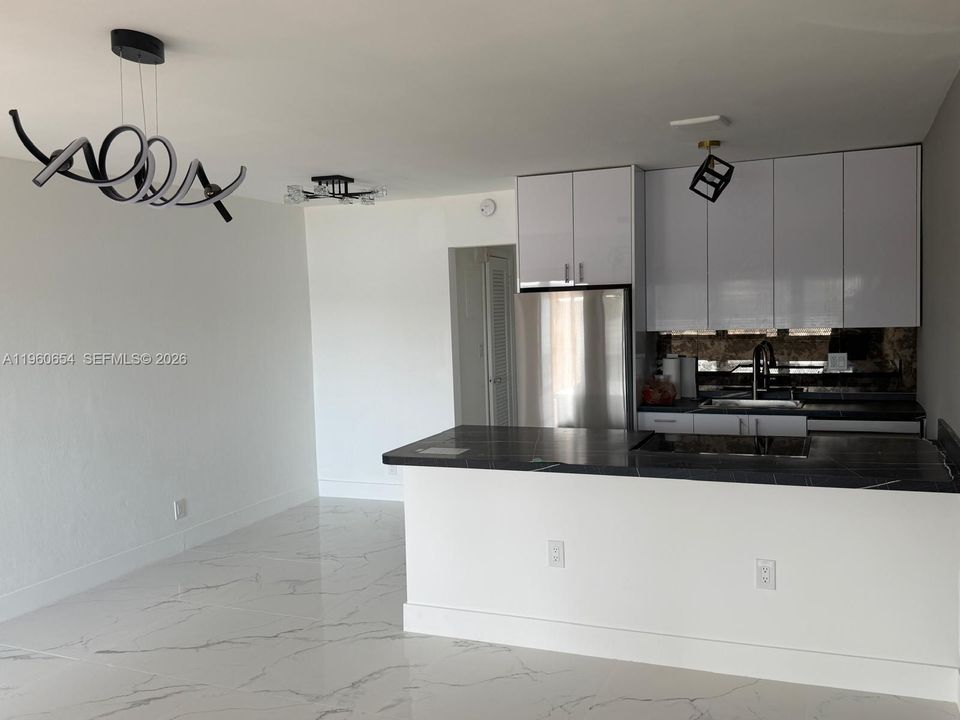Active With Contract: $120,000 (1 beds, 1 baths, 625 Square Feet)