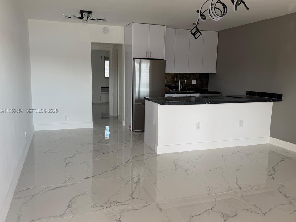 Active With Contract: $120,000 (1 beds, 1 baths, 625 Square Feet)