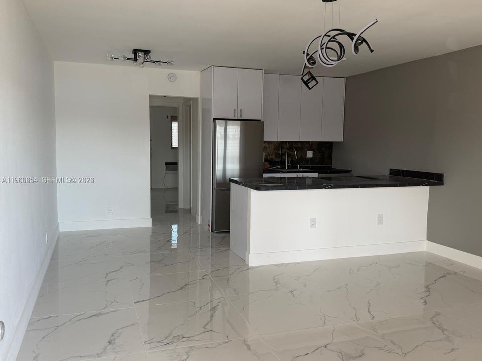Active With Contract: $120,000 (1 beds, 1 baths, 625 Square Feet)