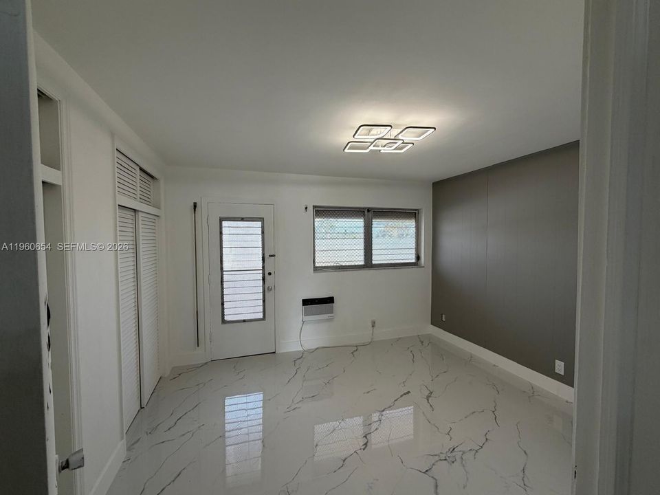 Active With Contract: $120,000 (1 beds, 1 baths, 625 Square Feet)