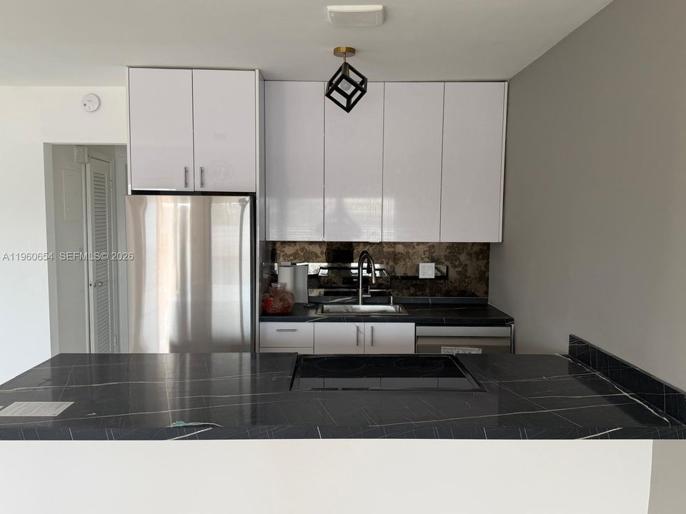 Active With Contract: $120,000 (1 beds, 1 baths, 625 Square Feet)