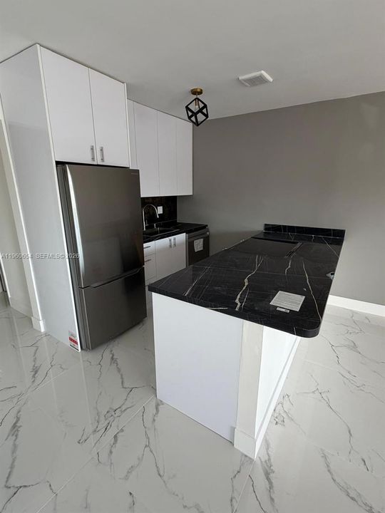 Active With Contract: $120,000 (1 beds, 1 baths, 625 Square Feet)