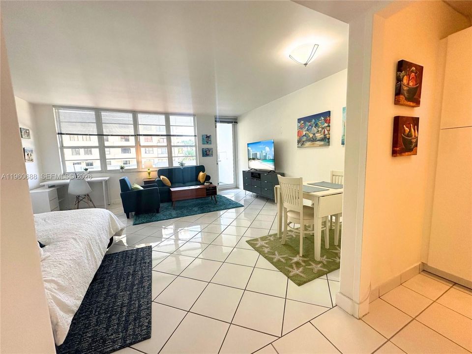 For Sale: $299,900 (0 beds, 1 baths, 530 Square Feet)