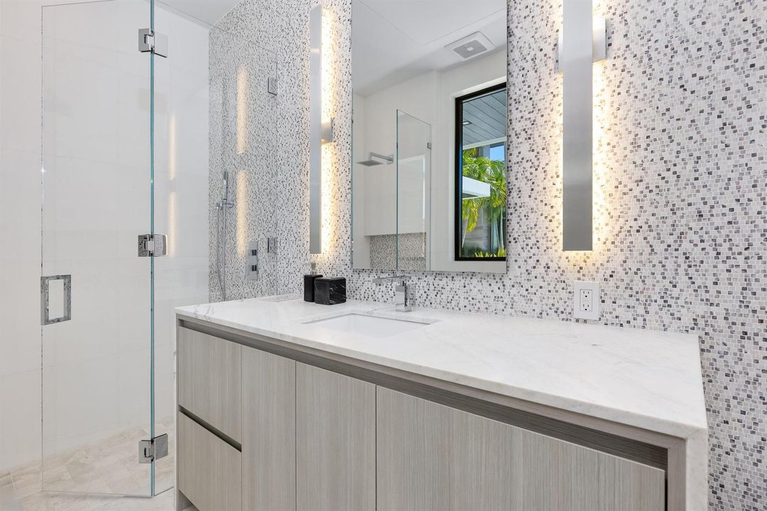 Guest Bath 1