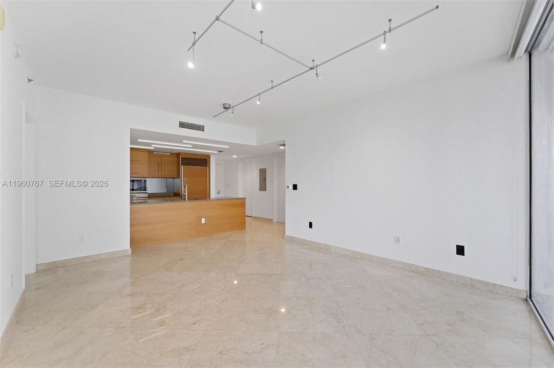 For Sale: $775,000 (2 beds, 2 baths, 1012 Square Feet)