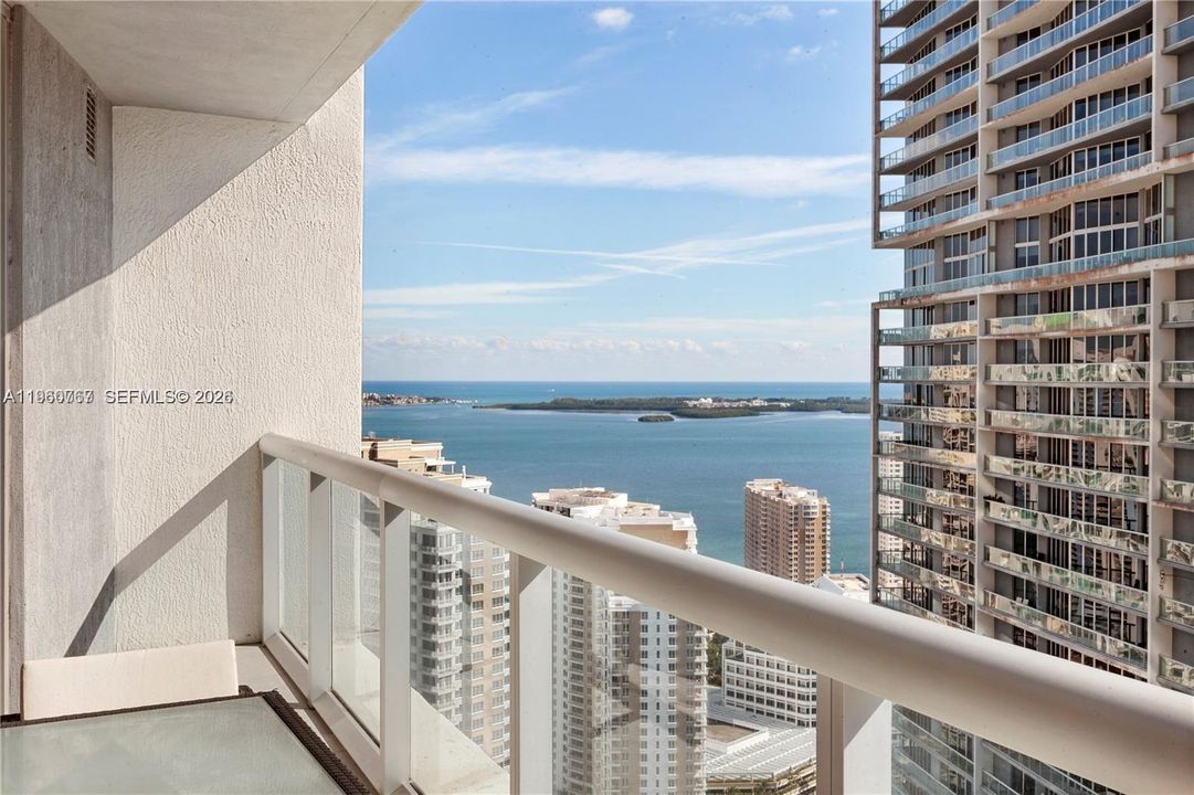 For Sale: $775,000 (2 beds, 2 baths, 1012 Square Feet)