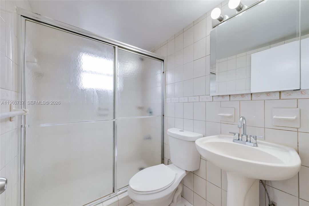 На продажу: $265,000 (2 спален, 1 ванн, 697 Квадратных фут)