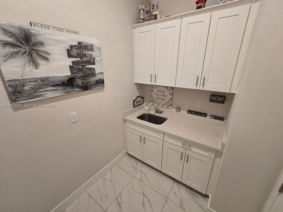 For Sale: $890,000 (3 beds, 2 baths, 2174 Square Feet)