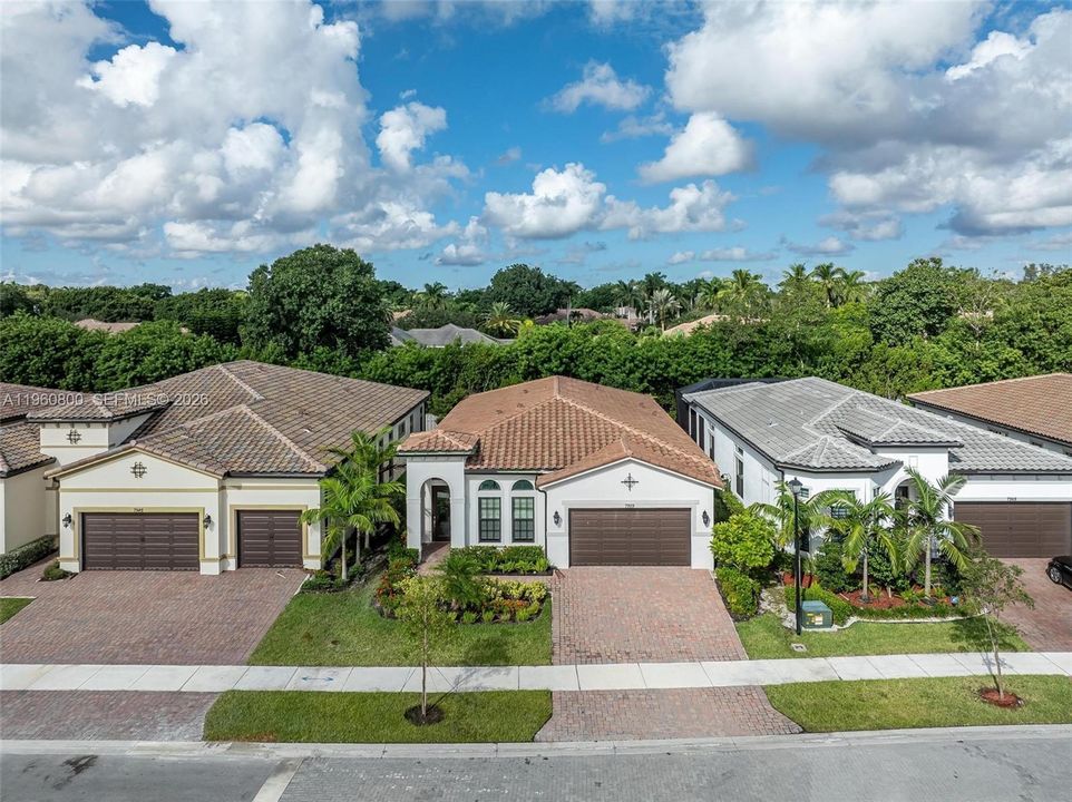 For Sale: $890,000 (3 beds, 2 baths, 2174 Square Feet)