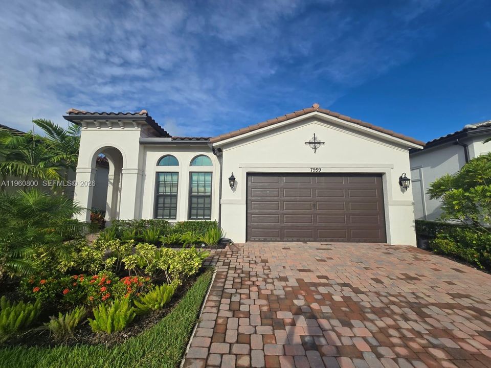 For Sale: $890,000 (3 beds, 2 baths, 2174 Square Feet)
