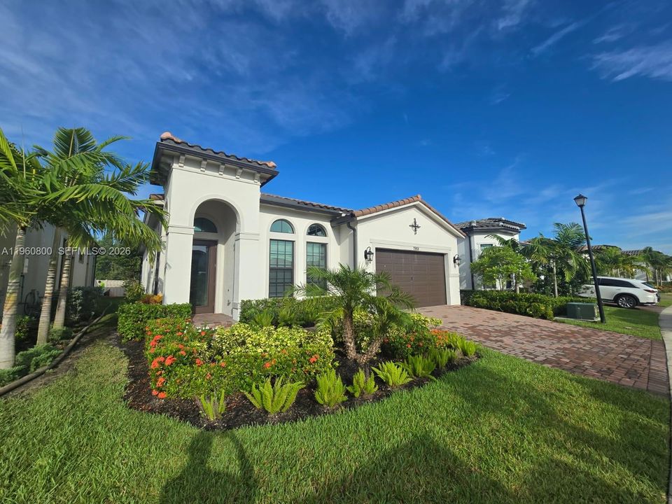 For Sale: $890,000 (3 beds, 2 baths, 2174 Square Feet)
