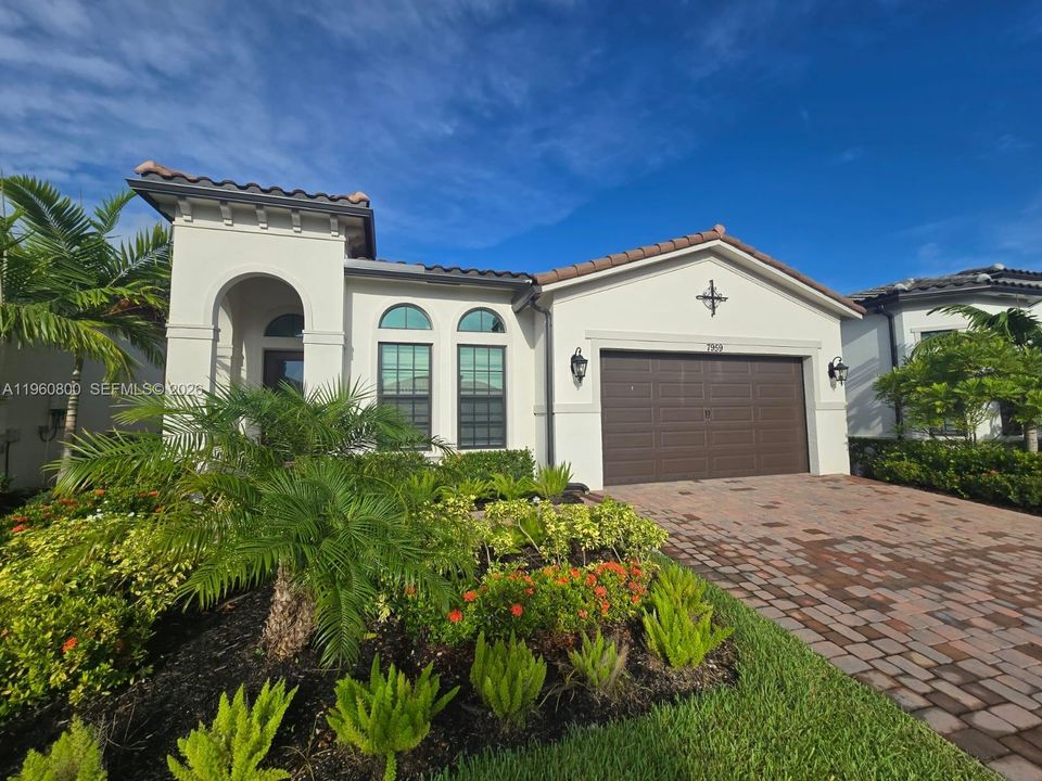 For Sale: $890,000 (3 beds, 2 baths, 2174 Square Feet)