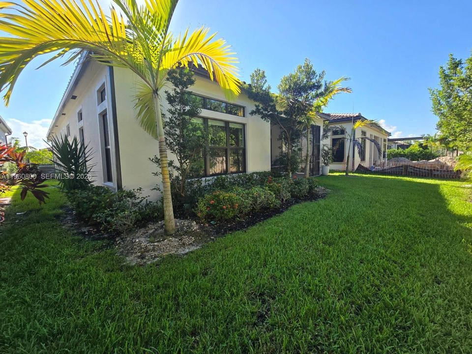 For Sale: $890,000 (3 beds, 2 baths, 2174 Square Feet)