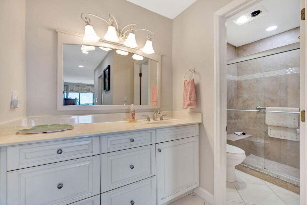 MASTER VANITY