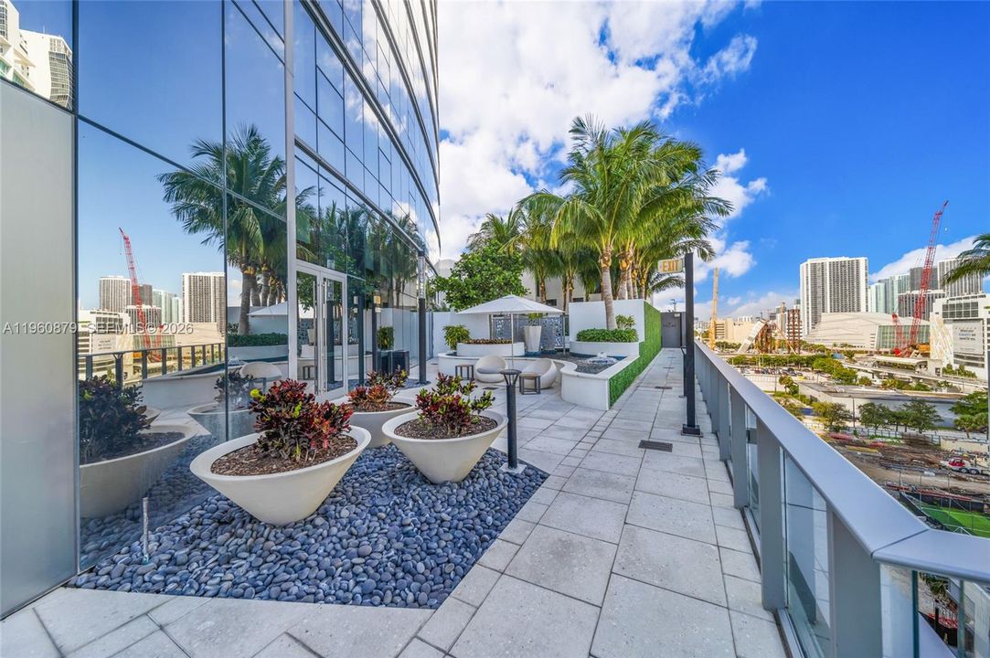 For Sale: $428,000 (0 beds, 1 baths, 702 Square Feet)