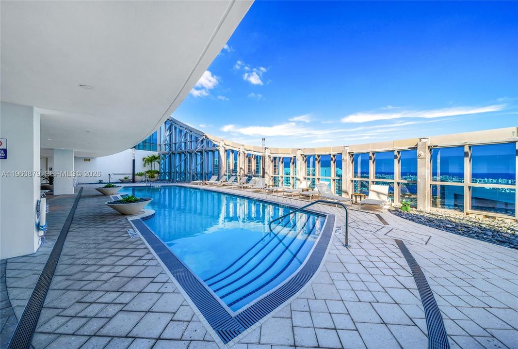 For Sale: $428,000 (0 beds, 1 baths, 702 Square Feet)