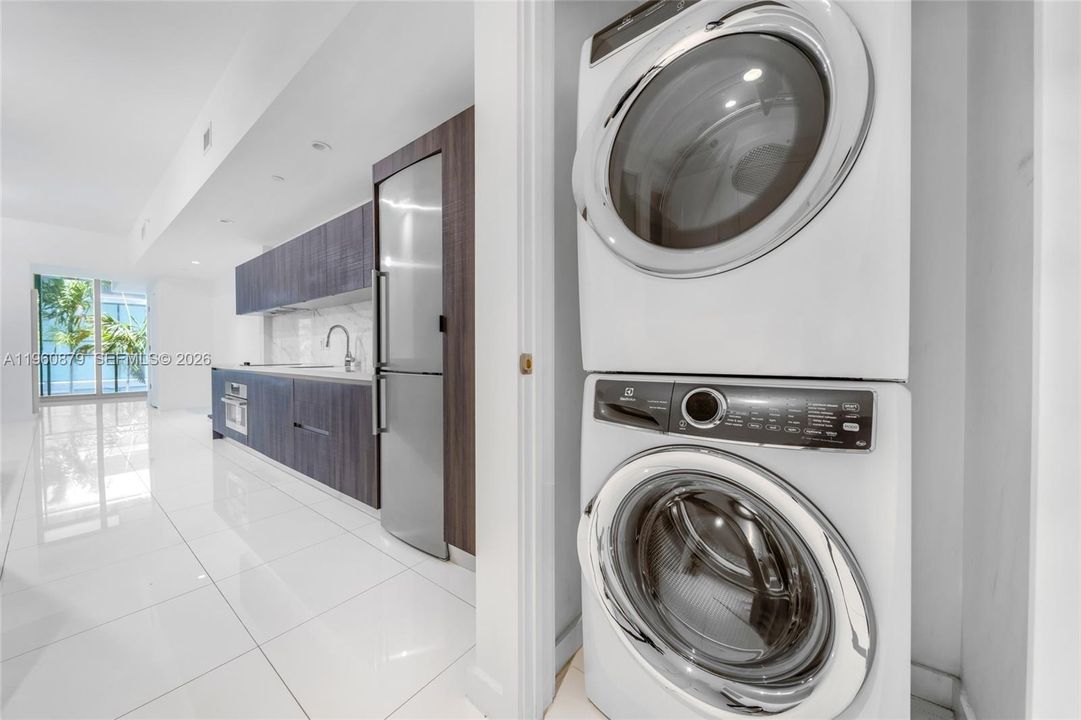 For Sale: $428,000 (0 beds, 1 baths, 702 Square Feet)