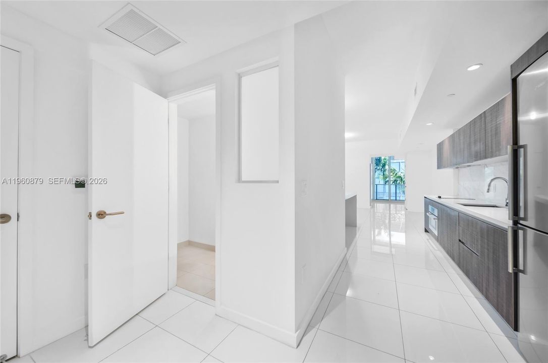 For Sale: $428,000 (0 beds, 1 baths, 702 Square Feet)