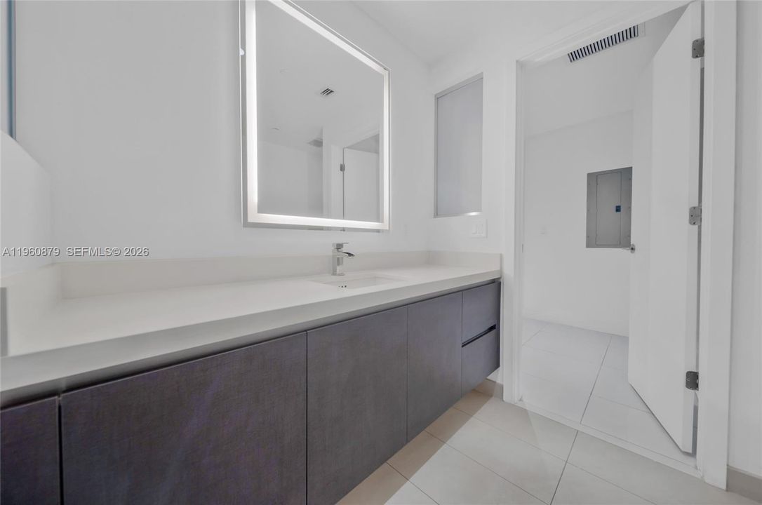 For Sale: $428,000 (0 beds, 1 baths, 702 Square Feet)