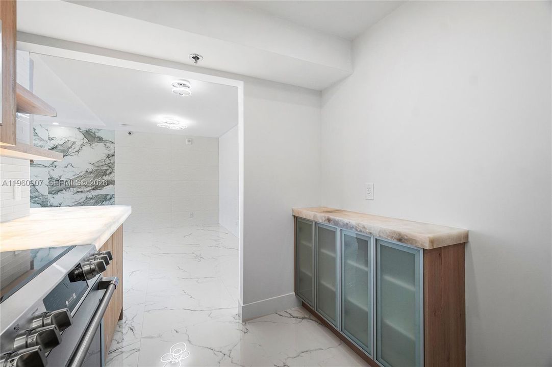 На продажу: $965,000 (2 спален, 2 ванн, 1100 Квадратных фут)