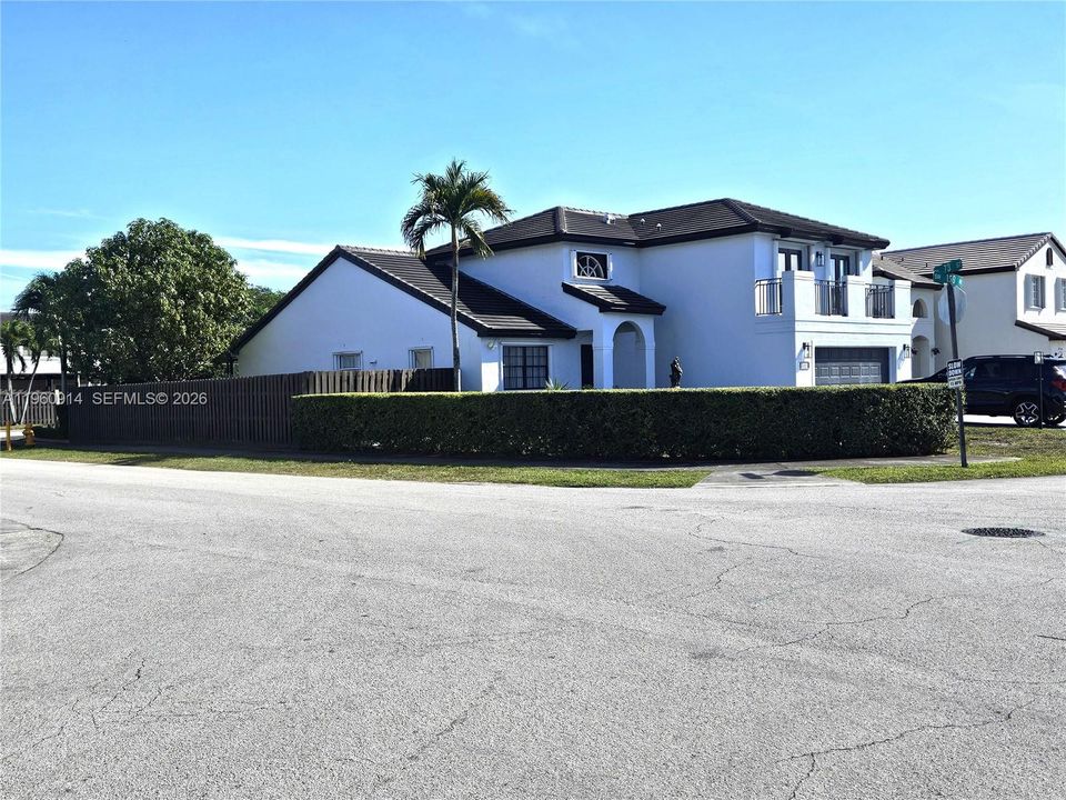 For Rent: $5,675 (4 beds, 2 baths, 2221 Square Feet)