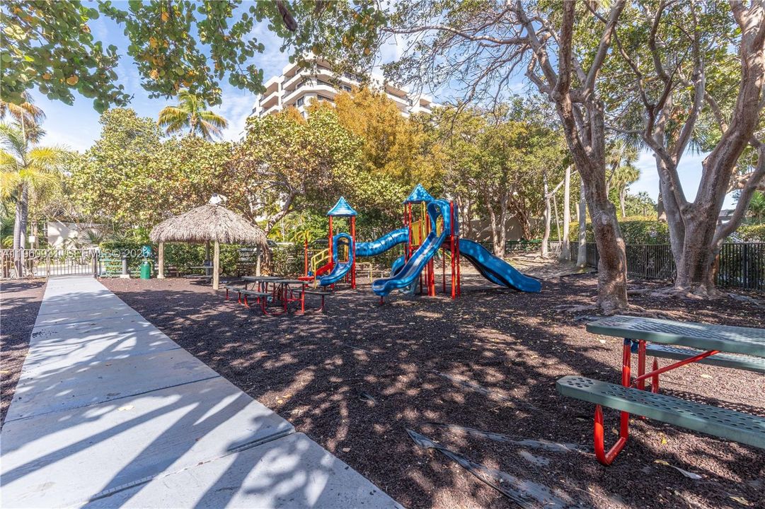 For Sale: $1,295,000 (2 beds, 2 baths, 1532 Square Feet)