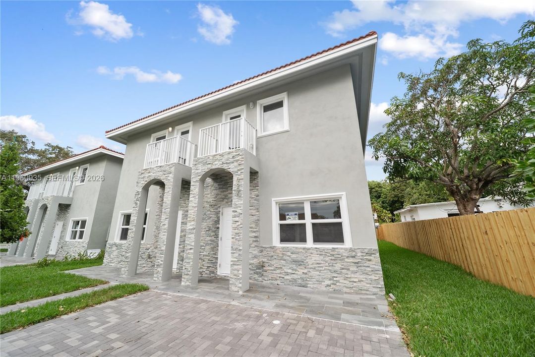 En Venta: $599,000 (3 camas, 2 baños, 1432 Pies cuadrados)