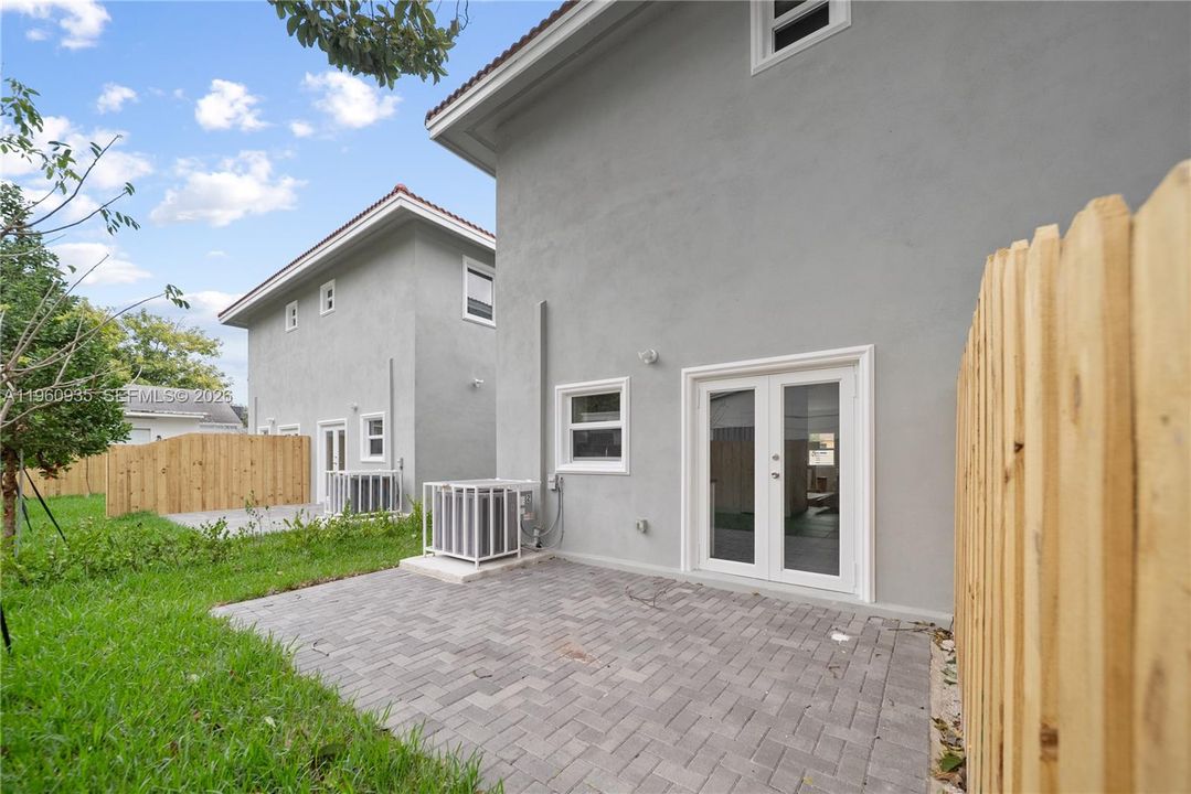 En Venta: $599,000 (3 camas, 2 baños, 1432 Pies cuadrados)