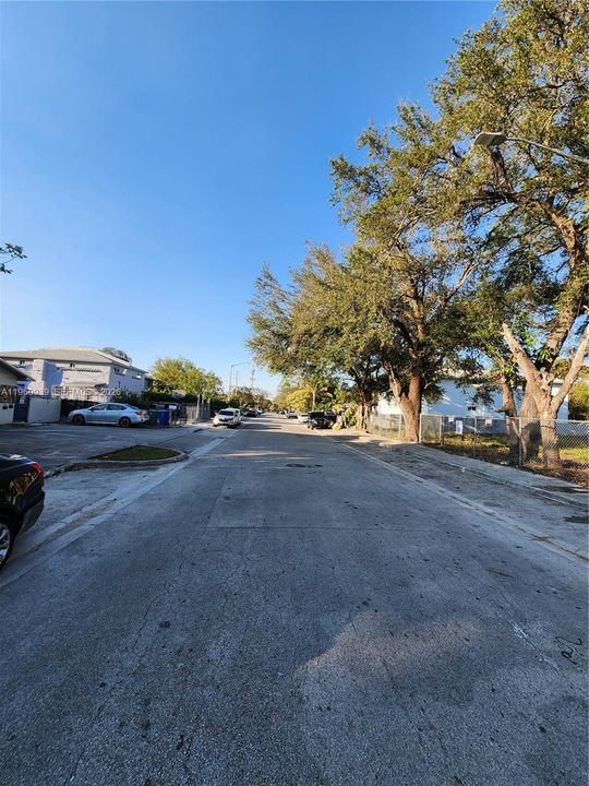 На продажу: $289,000 (0.14 acres)