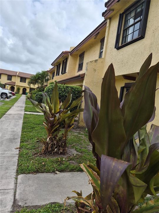 For Sale: $255,000 (3 beds, 2 baths, 1645 Square Feet)