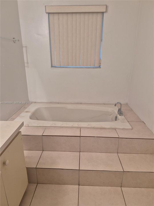 For Sale: $255,000 (3 beds, 2 baths, 1645 Square Feet)