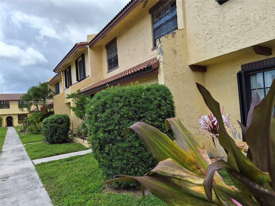 For Sale: $255,000 (3 beds, 2 baths, 1645 Square Feet)