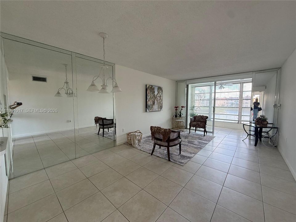 Activo con contrato: $65,999 (1 camas, 1 baños, 640 Pies cuadrados)