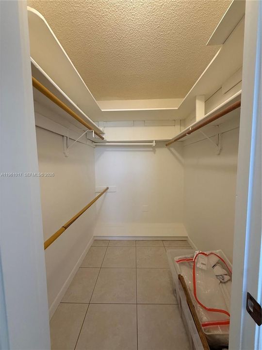Activo con contrato: $65,999 (1 camas, 1 baños, 640 Pies cuadrados)