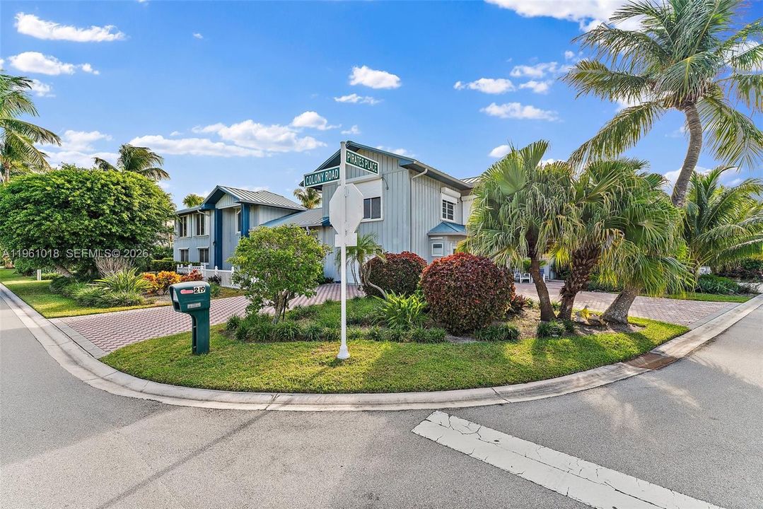 En Venta: $3,050,000 (3 camas, 3 baños, 3239 Pies cuadrados)