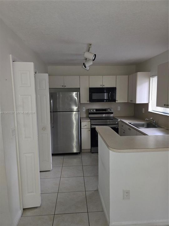 For Sale: $224,900 (3 beds, 2 baths, 1099 Square Feet)