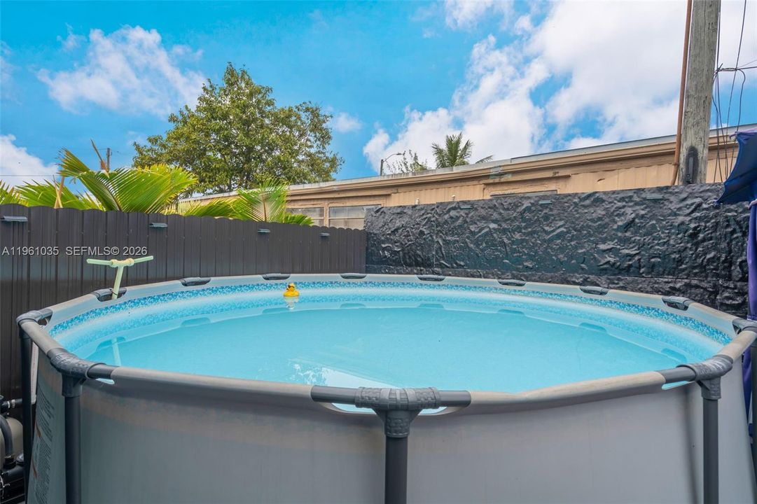 На продажу: $95,000 (3 спален, 2 ванн, 3592 Квадратных фут)