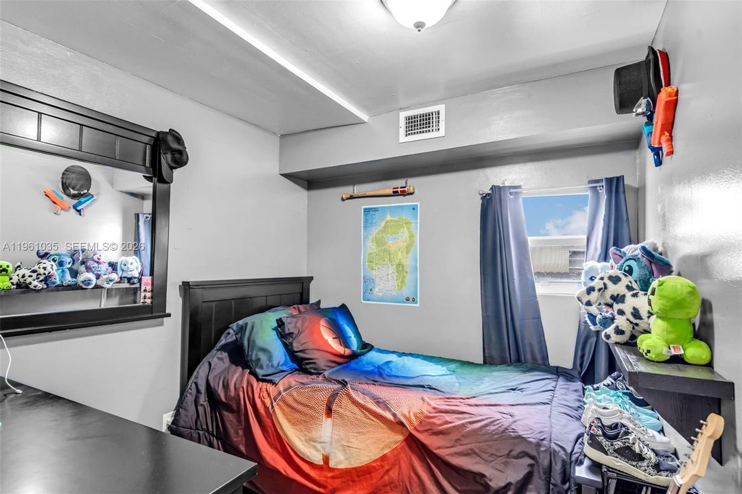 На продажу: $95,000 (3 спален, 2 ванн, 3592 Квадратных фут)