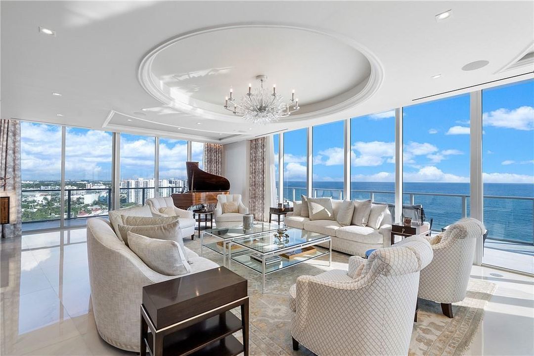 MAIN LIVING ROOM