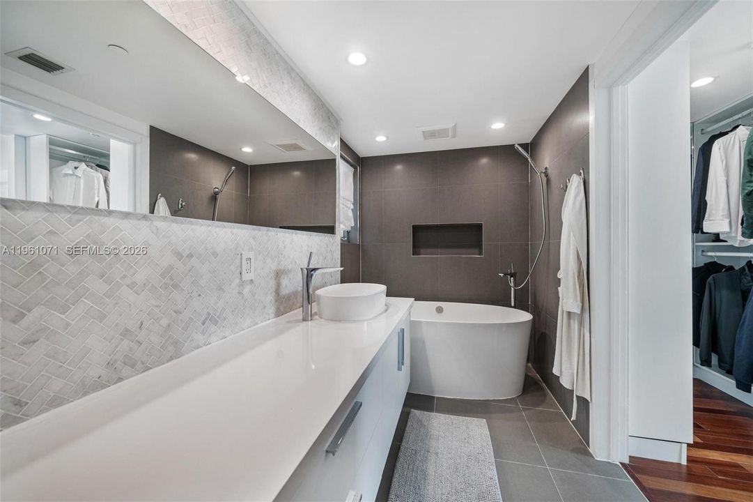 Activo con contrato: $1,145,000 (2 camas, 2 baños, 1488 Pies cuadrados)